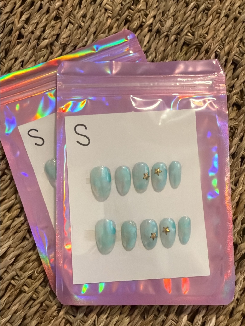 Nail Art Press-On Set in Mint Blue with Star Accents